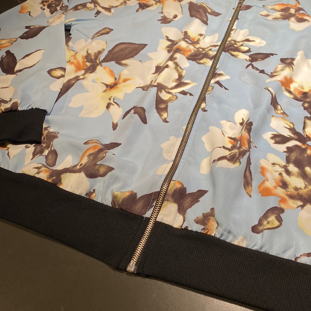 Ultralight Blue Floral Zipper Front Top - Picture 2 of 8